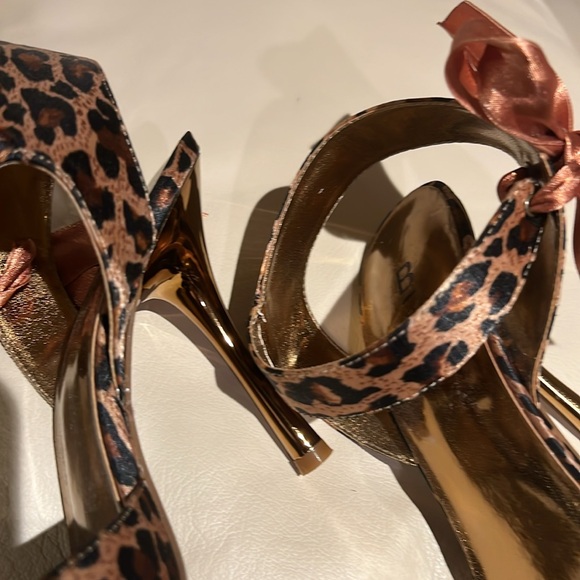 Baker Vintage leopard bow tie heels.Never worn. - Picture 4 of 9
